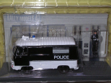 Peugeot J7 - Policie Francie (diorama s figurkou strážníka)